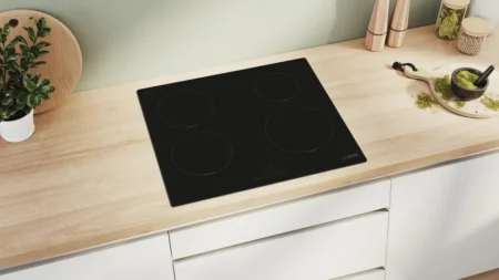 Plaque de cuisson Bosch Série 4 PUE611BB5E Noire encastrable 60 cm Zone à induction 4 zones